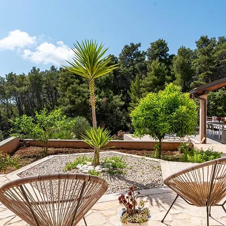 Апартаменты Milina Korcula A Quiet Mediterranean Retreat *