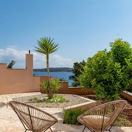 Milina Korcula Vela Luka